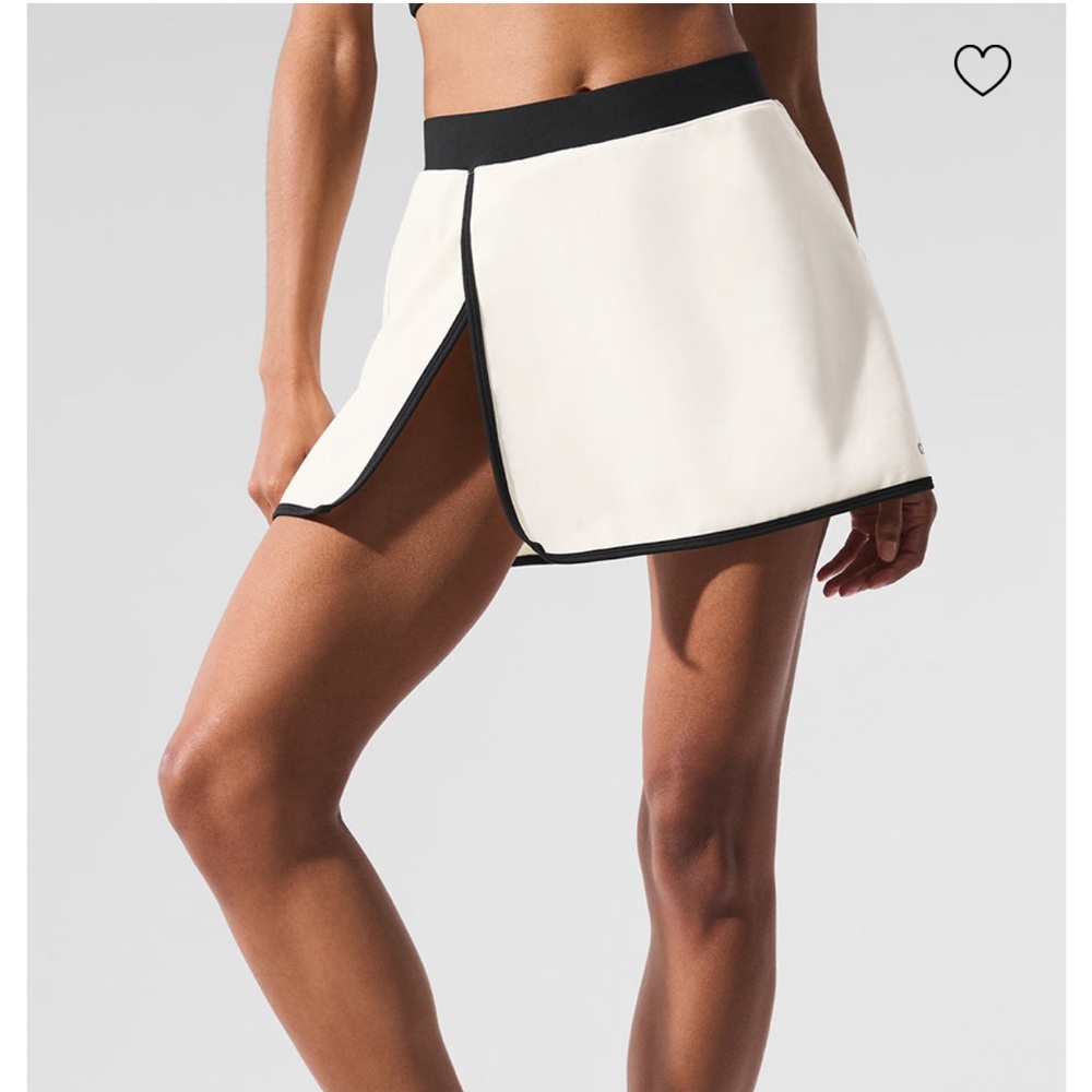 alo yoga Airbrush Streamlined Skirt Ivory/Beige